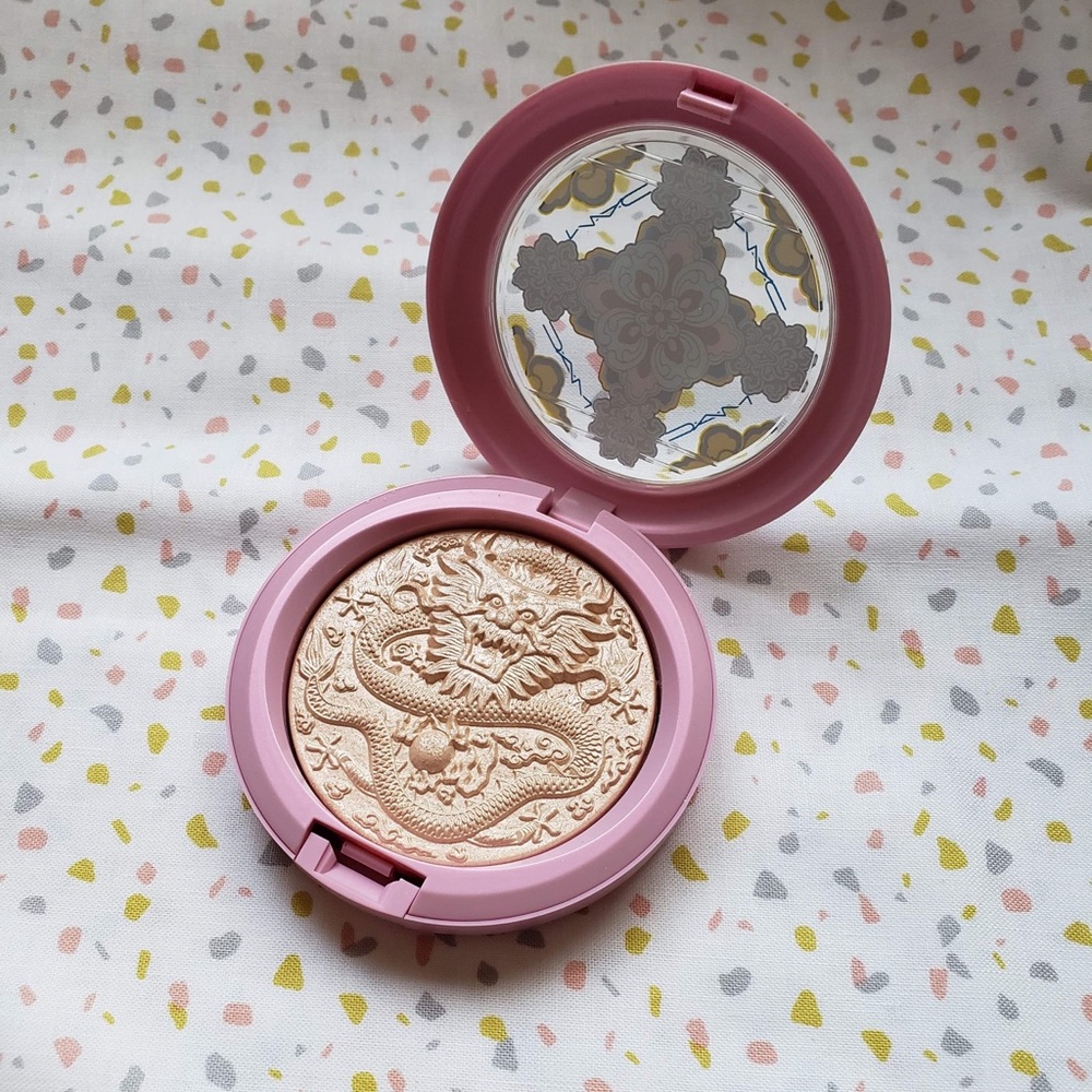 MAC 2020 Lunar Illusions highlighter